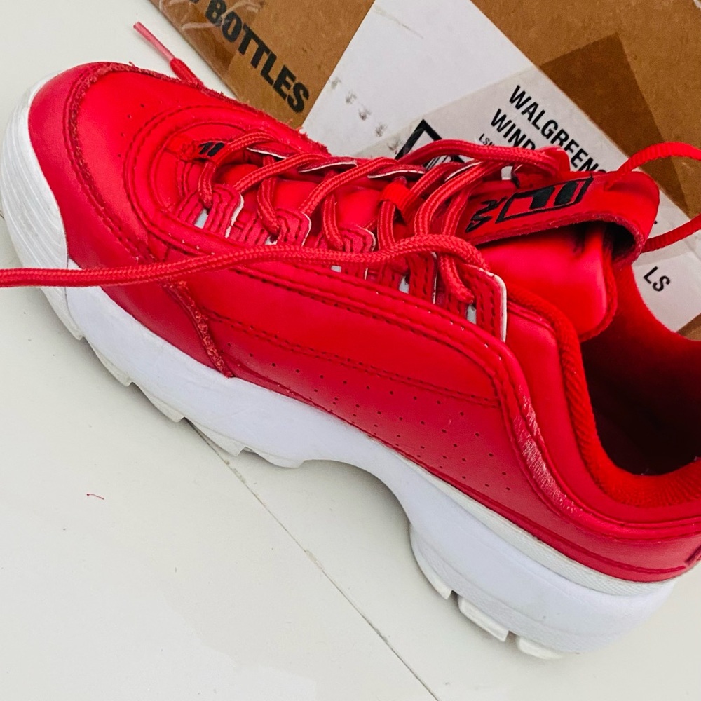 Red Fila - Picture 3 of 9